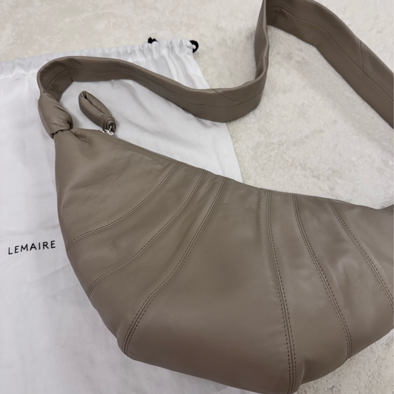 Lemaire牛角包🥐Medium Croissant Bag 羊皮中號|PopChill 拍拍圈 Lemaire牛角包🥐Medium Croissant Bag 羊皮中號|PopChill 拍拍圈