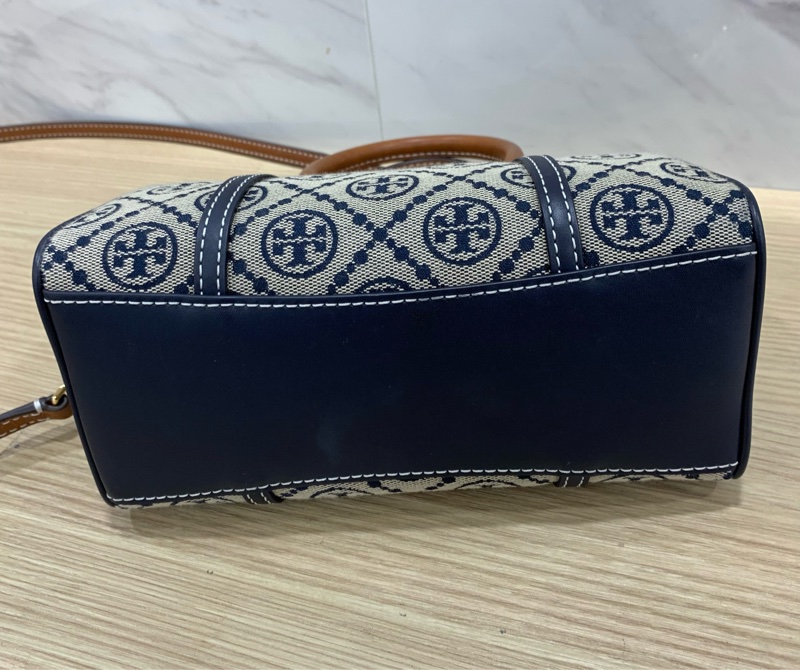 Tory Burch T-Monogram 迷你波士頓/酒桶包-4