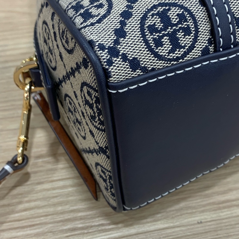 Tory Burch T-Monogram 迷你波士頓/酒桶包-6