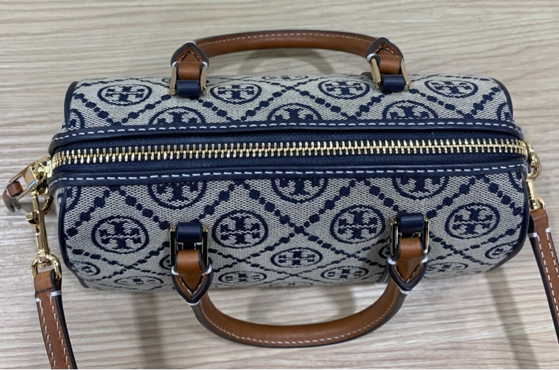 Tory Burch T-Monogram 迷你波士頓/酒桶包-8