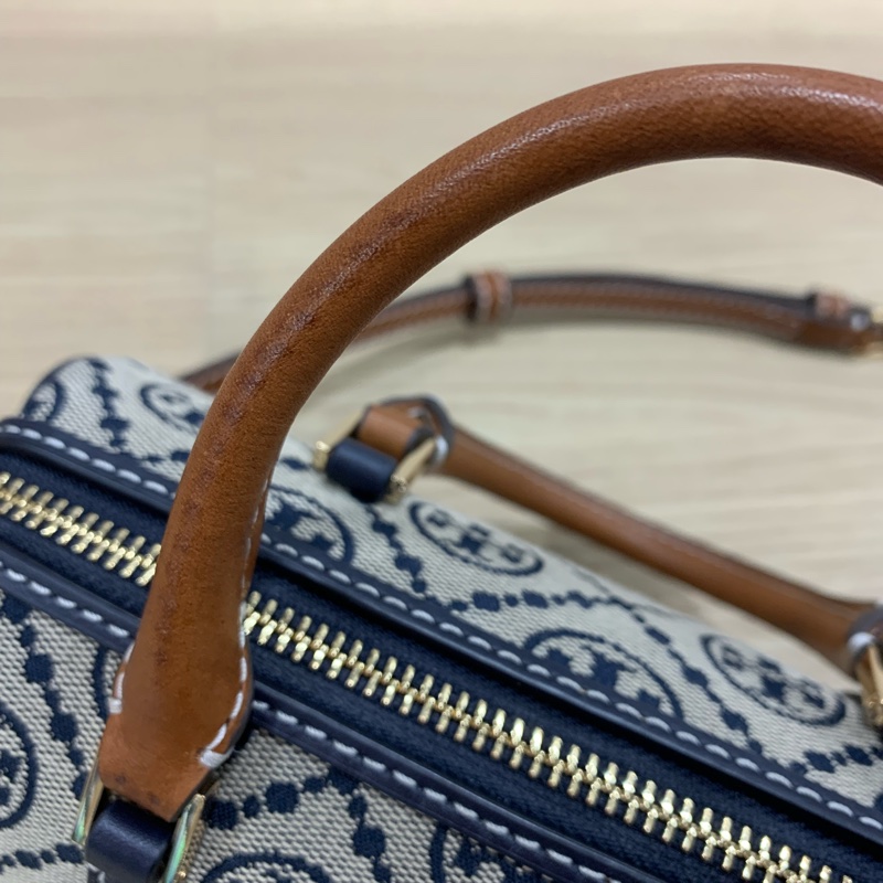 Tory Burch T-Monogram 迷你波士頓/酒桶包-10