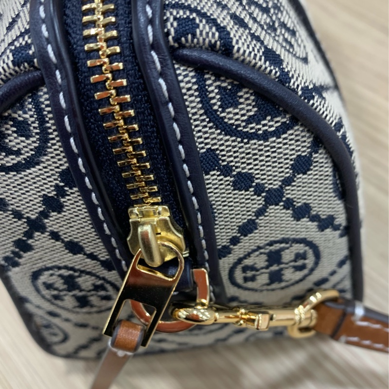 Tory Burch T-Monogram 迷你波士頓/酒桶包-13