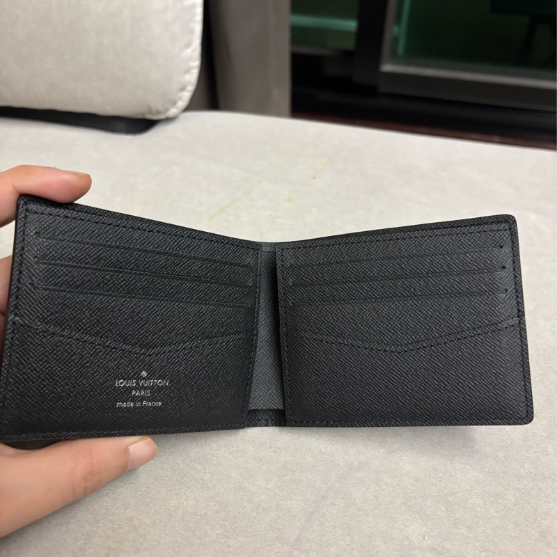 Lv男短夾 8卡-2