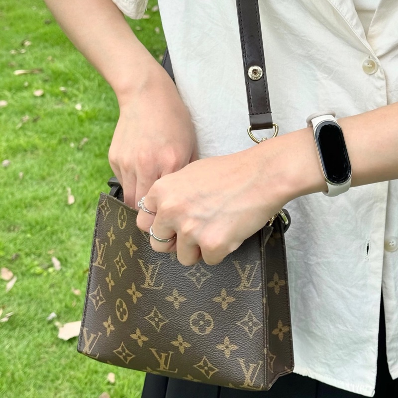 【大爆款❗️經典款式✨全網最低價】LV 19cm 洗漱包｜單肩包～斜背包-1