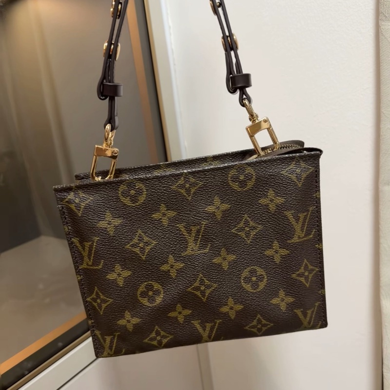 【大爆款❗️經典款式✨全網最低價】LV 19cm 洗漱包｜單肩包～斜背包-2