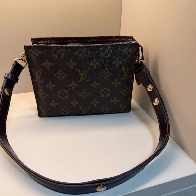 【大爆款❗️經典款式✨全網最低價】LV 19cm 洗漱包｜單肩包～斜背包-3