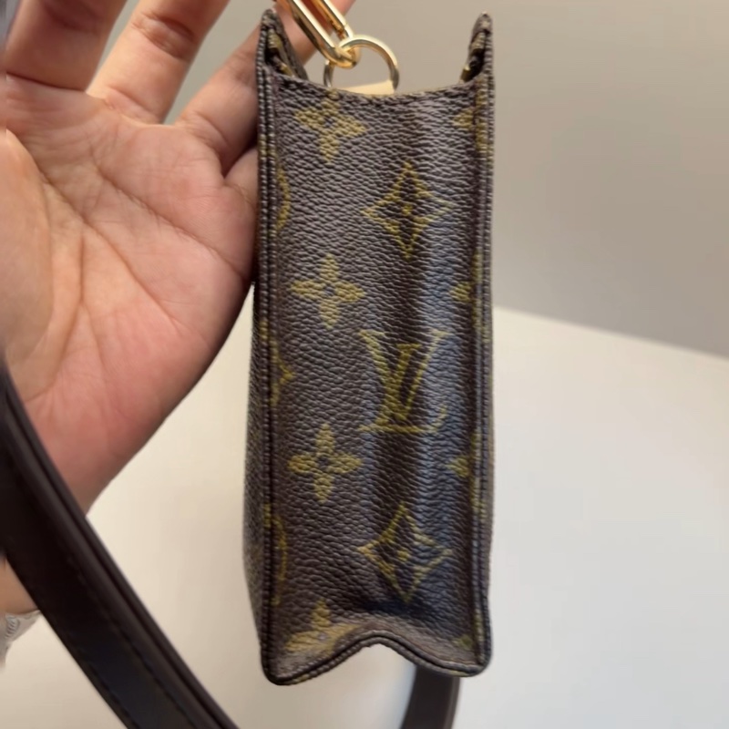 【大爆款❗️經典款式✨全網最低價】LV 19cm 洗漱包｜單肩包～斜背包-5