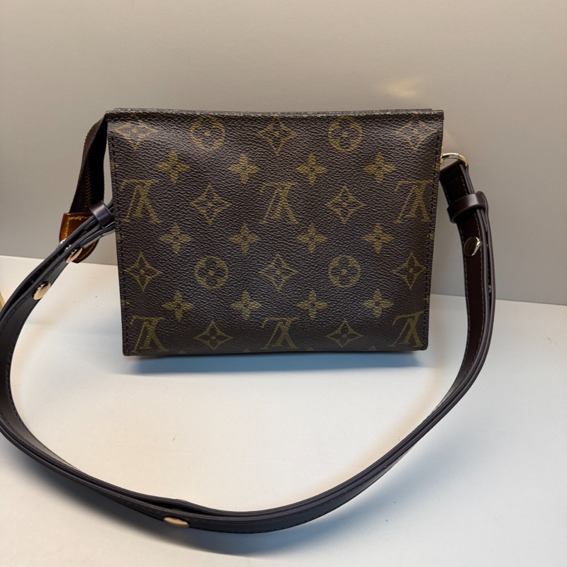 【大爆款❗️經典款式✨全網最低價】LV 19cm 洗漱包｜單肩包～斜背包-6