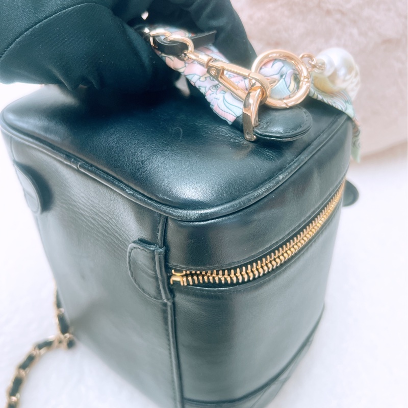 Chanel 黑金中古化妝包/斜挎包-8