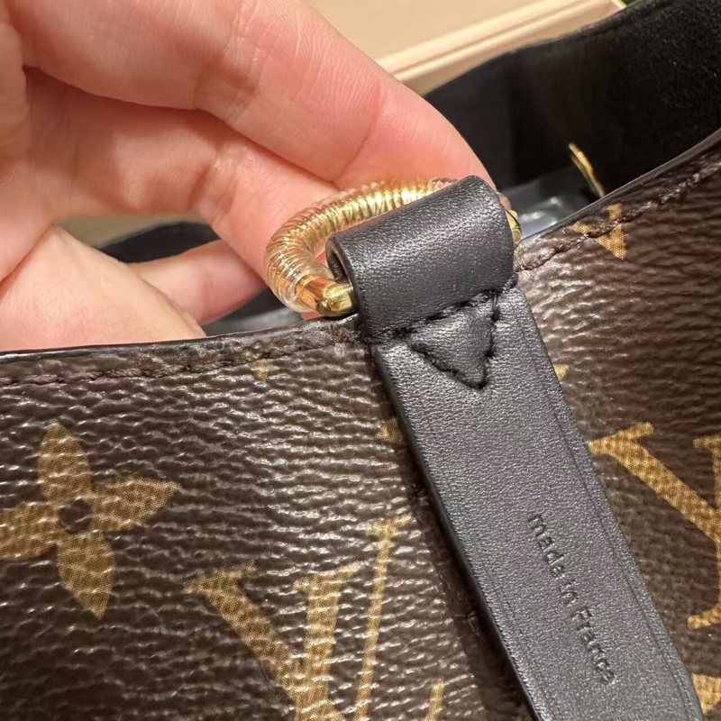 【經典款式✨全網最低價】LV 老花拼黑色抽繩水桶包-3