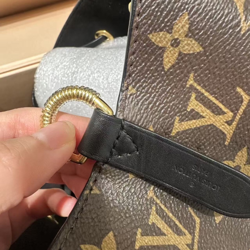 【經典款式✨全網最低價】LV 老花拼黑色抽繩水桶包-4