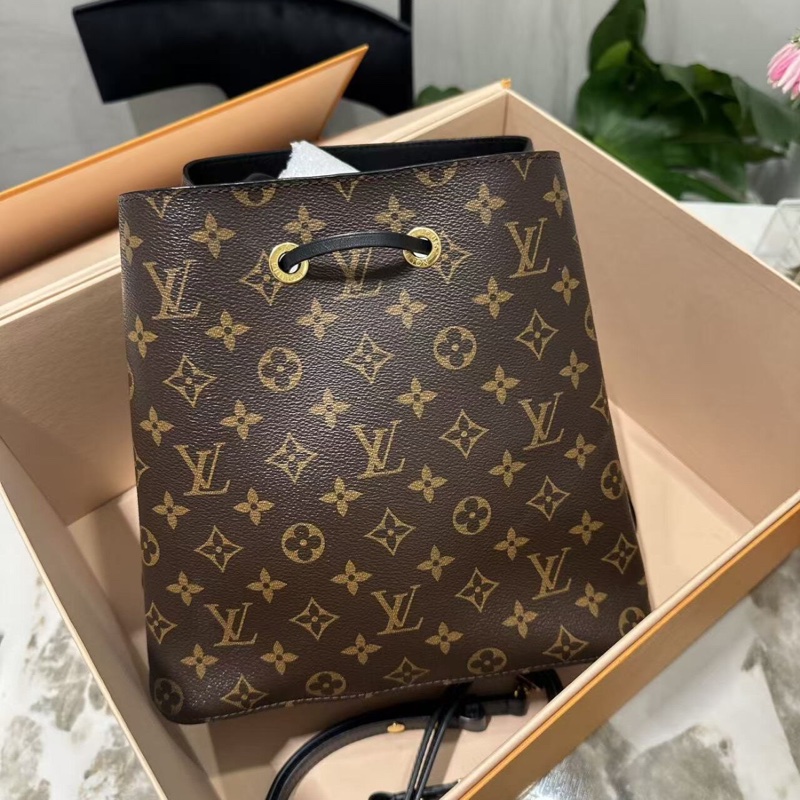 【經典款式✨全網最低價】LV 老花拼黑色抽繩水桶包-5