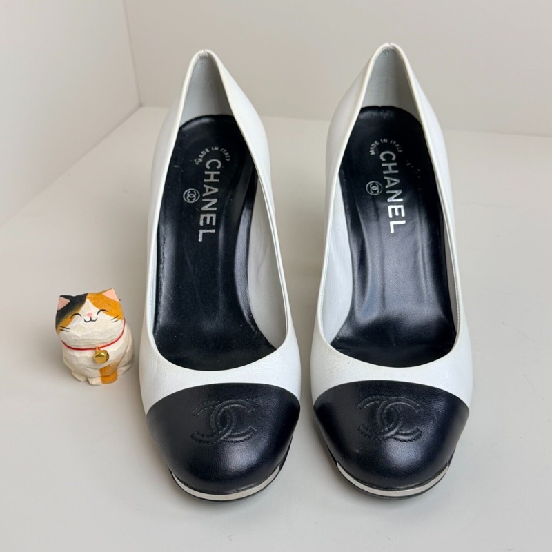 【黑白經典配色🖤🤍優雅淑女✨性價比極高】Chanel雙C高跟鞋-0