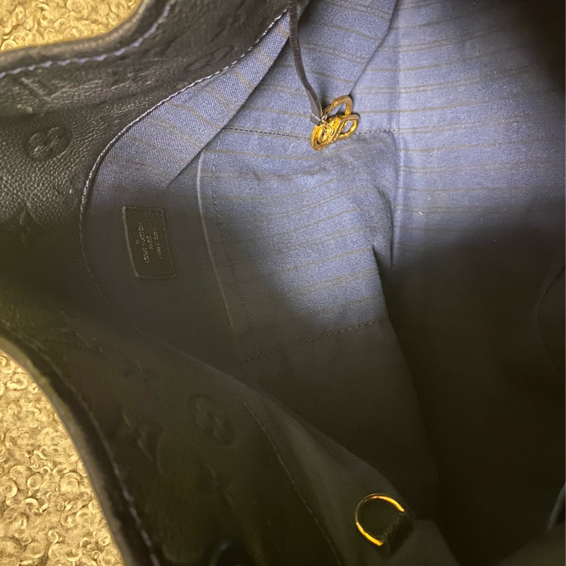 lv artsy mm 壓紋 皮革 經典 全黑 皮革 肩背包 手提包 近全新-2