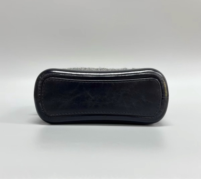 【96新 ✨ 全網最甜價！】Chanel香奈兒 黑白 毛呢拼皮 Gabrielle小號流浪包（下單前先詢問庫存❗️）-2