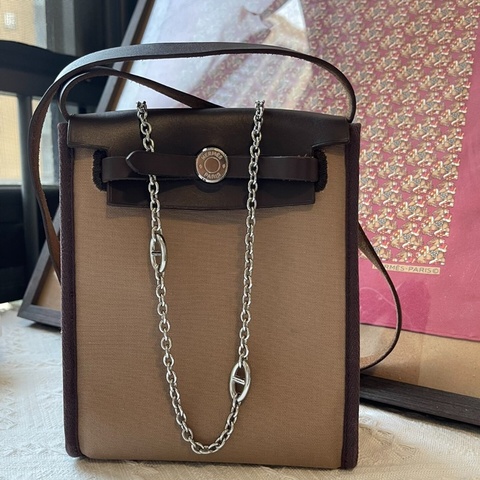 【低價撿漏❗️買到就是賺到❗️經典不過時】Hermes 中古 mini herbag背包 herbag 20 mini 烏木色 銀扣 單袋