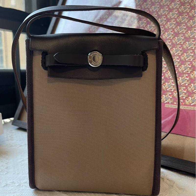 【低價撿漏❗️買到就是賺到❗️經典不過時】Hermes 中古 mini herbag背包 herbag 20 mini 烏木色 銀扣 單袋-1