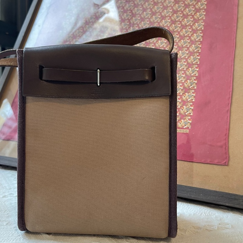 【低價撿漏❗️買到就是賺到❗️經典不過時】Hermes 中古 mini herbag背包 herbag 20 mini 烏木色 銀扣 單袋-2