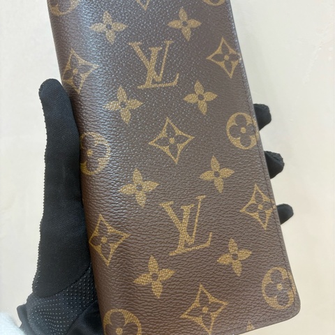 LV 老花字紋對開長夾 內裡有拉鏈款