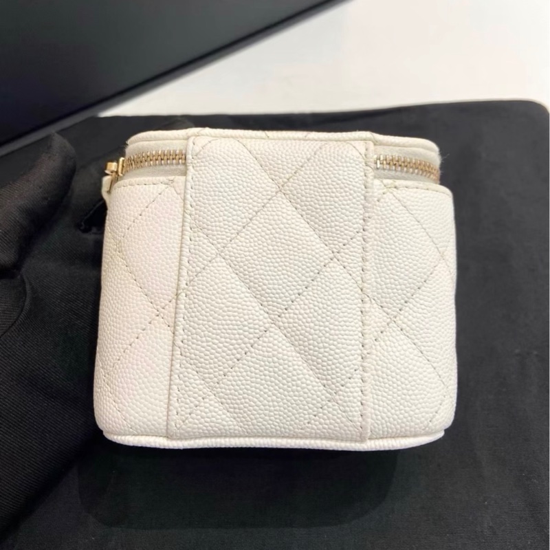 【97新 ✨ 全網最低價!】Chanel香奈兒 白色金扣 荔枝牛皮 化妝盒 方盒子 有鏡子(下單前先詢問庫存❗️)-2