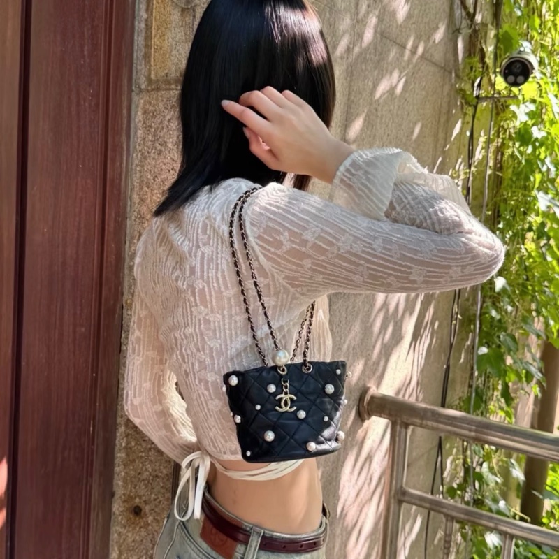 【98新 ✨ 全網最低價！】Chanel 香奈兒21s黑金 mini 珍珠 水桶包（下單前先詢問庫存❗️）-1