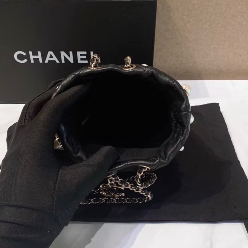 【98新 ✨ 全網最低價！】Chanel 香奈兒21s黑金 mini 珍珠 水桶包（下單前先詢問庫存❗️）-9