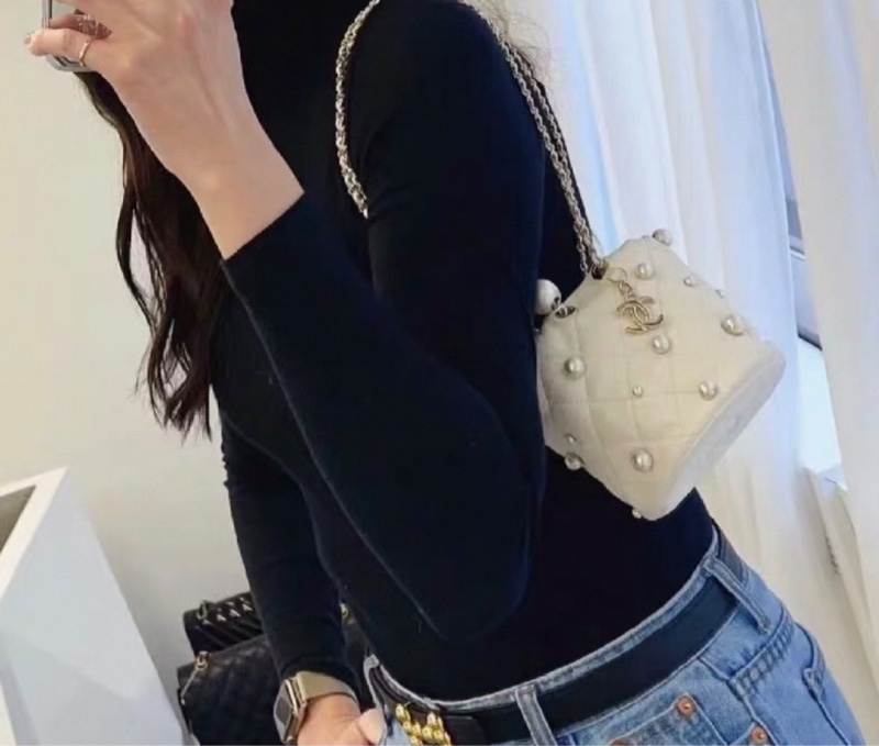 【97新 ✨ 全網最低價!】Chanel奶白珍珠mini水桶單肩包(下單前先詢問庫存❗️)-1