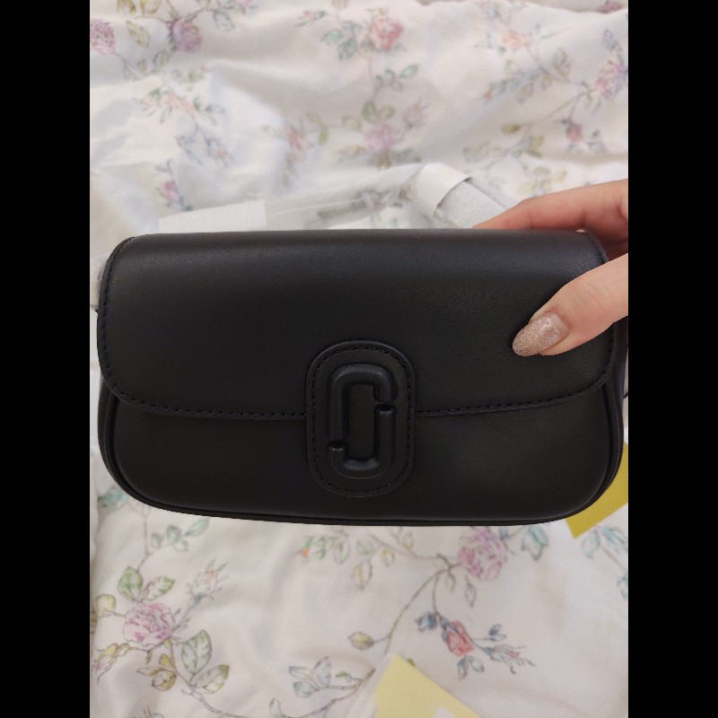 MARC JACOBS 素面翻蓋側背包（黑）-7