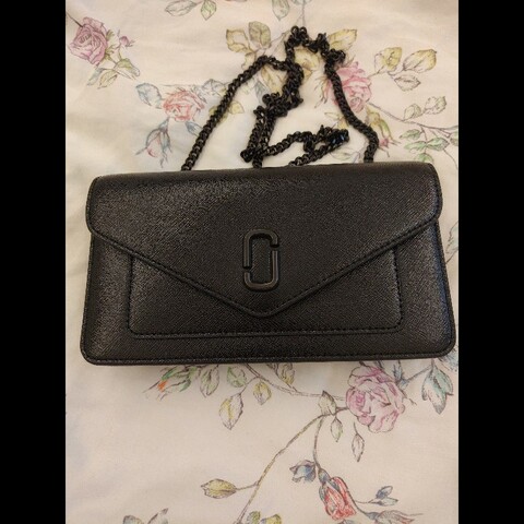 MARC JACOBS 素面防刮皮翻蓋側背包（黑）