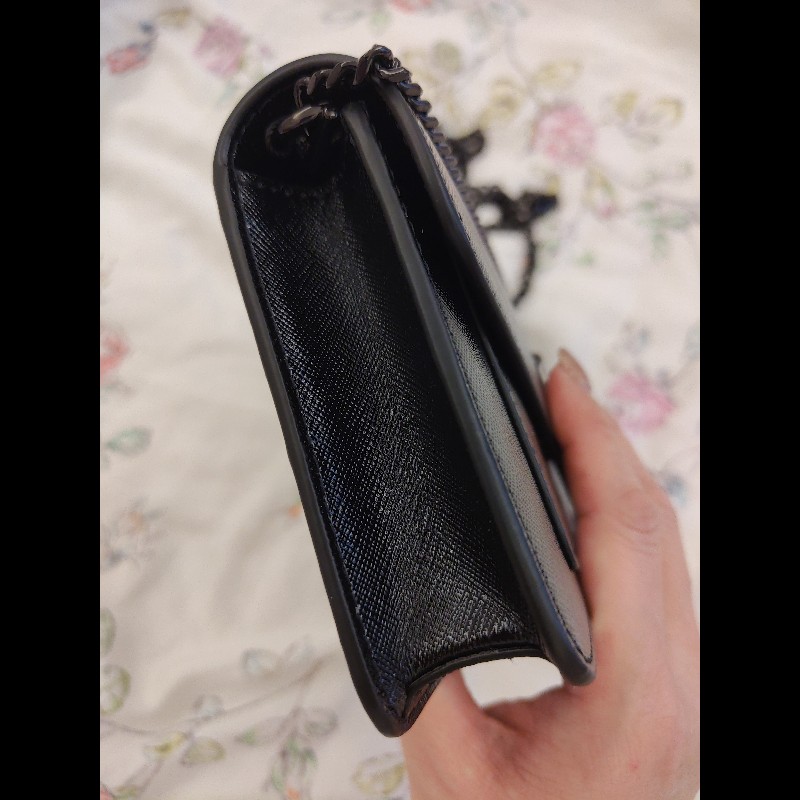 MARC JACOBS 素面防刮皮翻蓋側背包(黑)-4