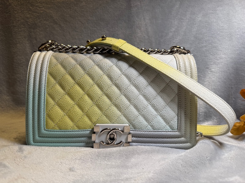 Chanel Boy Chanel 2018 SS 香奈兒限定彩虹漸層 粒紋牛皮 Old Medium-5