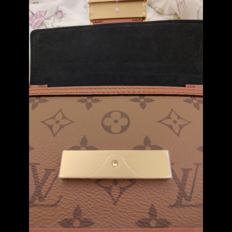 LV M68746

Dauphine鏈條包-8