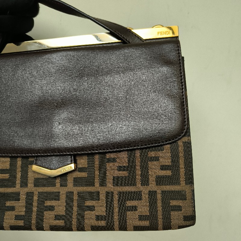 🫅女神購物節狂降(原$15800)‼️只到3/15⏰【8成新】㊣✨FENDI✨芬迪 FF 老花 皮革 兩用 郵差包 手提包 肩背包 斜背包/雙F/二手包/二手精品/保證正品-14