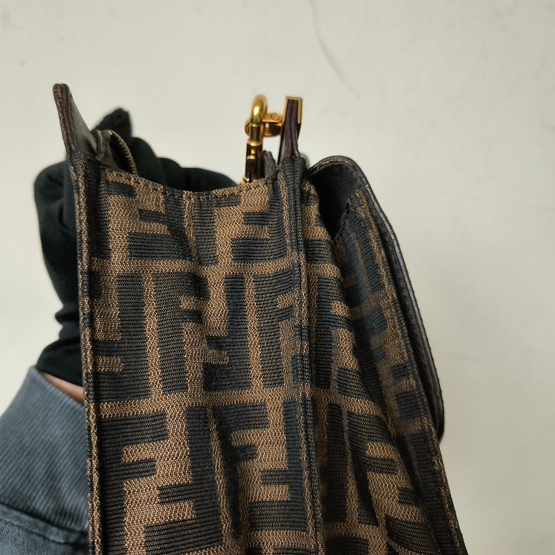 🫅女神購物節狂降(原$15800)‼️只到3/15⏰【8成新】㊣✨FENDI✨芬迪 FF 老花 皮革 兩用 郵差包 手提包 肩背包 斜背包/雙F/二手包/二手精品/保證正品-21