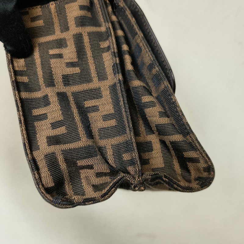 🫅女神購物節狂降(原$15800)‼️只到3/15⏰【8成新】㊣✨FENDI✨芬迪 FF 老花 皮革 兩用 郵差包 手提包 肩背包 斜背包/雙F/二手包/二手精品/保證正品-22