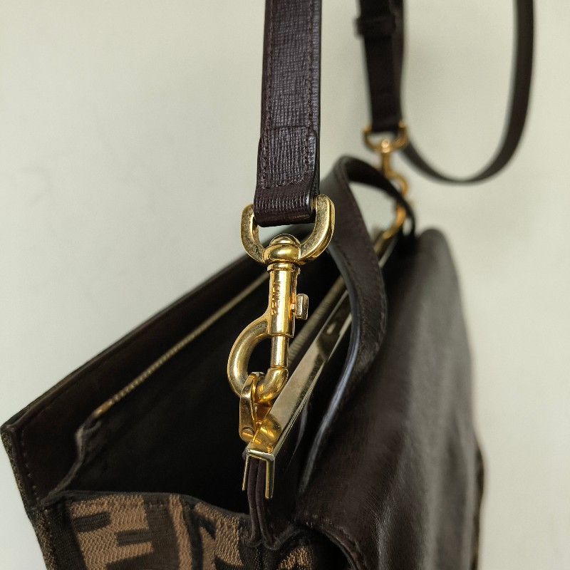 🫅女神購物節狂降(原$15800)‼️只到3/15⏰【8成新】㊣✨FENDI✨芬迪 FF 老花 皮革 兩用 郵差包 手提包 肩背包 斜背包/雙F/二手包/二手精品/保證正品-25