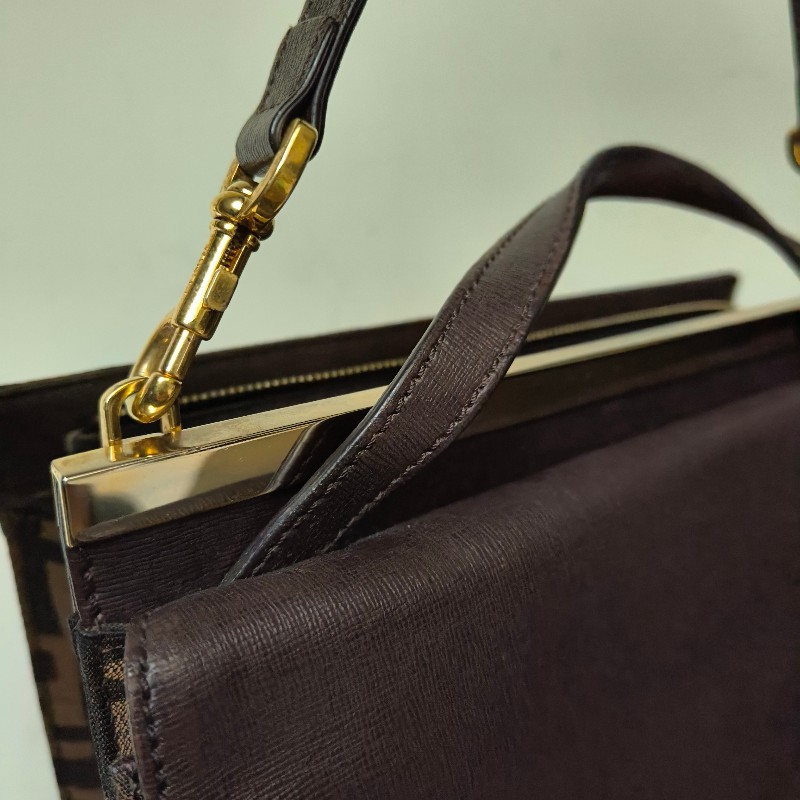 🫅女神購物節狂降(原$15800)‼️只到3/15⏰【8成新】㊣✨FENDI✨芬迪 FF 老花 皮革 兩用 郵差包 手提包 肩背包 斜背包/雙F/二手包/二手精品/保證正品-26