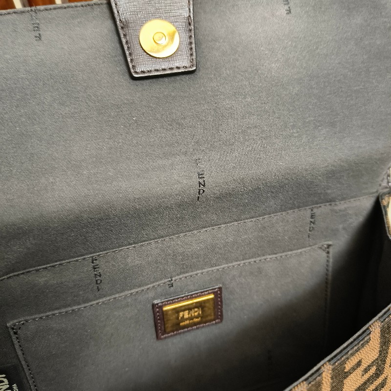 🫅女神購物節狂降(原$15800)‼️只到3/15⏰【8成新】㊣✨FENDI✨芬迪 FF 老花 皮革 兩用 郵差包 手提包 肩背包 斜背包/雙F/二手包/二手精品/保證正品-36