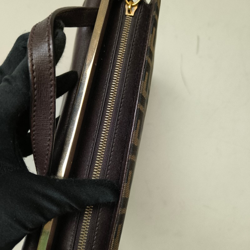 🫅女神購物節狂降(原$15800)‼️只到3/15⏰【8成新】㊣✨FENDI✨芬迪 FF 老花 皮革 兩用 郵差包 手提包 肩背包 斜背包/雙F/二手包/二手精品/保證正品-43