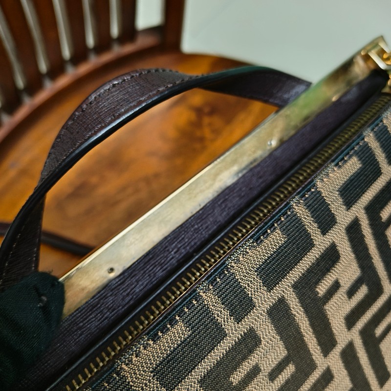 🫅女神購物節狂降(原$15800)‼️只到3/15⏰【8成新】㊣✨FENDI✨芬迪 FF 老花 皮革 兩用 郵差包 手提包 肩背包 斜背包/雙F/二手包/二手精品/保證正品-44