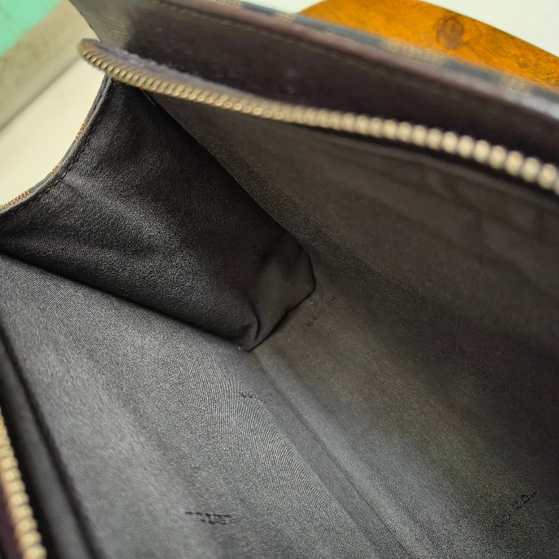 🫅女神購物節狂降(原$15800)‼️只到3/15⏰【8成新】㊣✨FENDI✨芬迪 FF 老花 皮革 兩用 郵差包 手提包 肩背包 斜背包/雙F/二手包/二手精品/保證正品-46