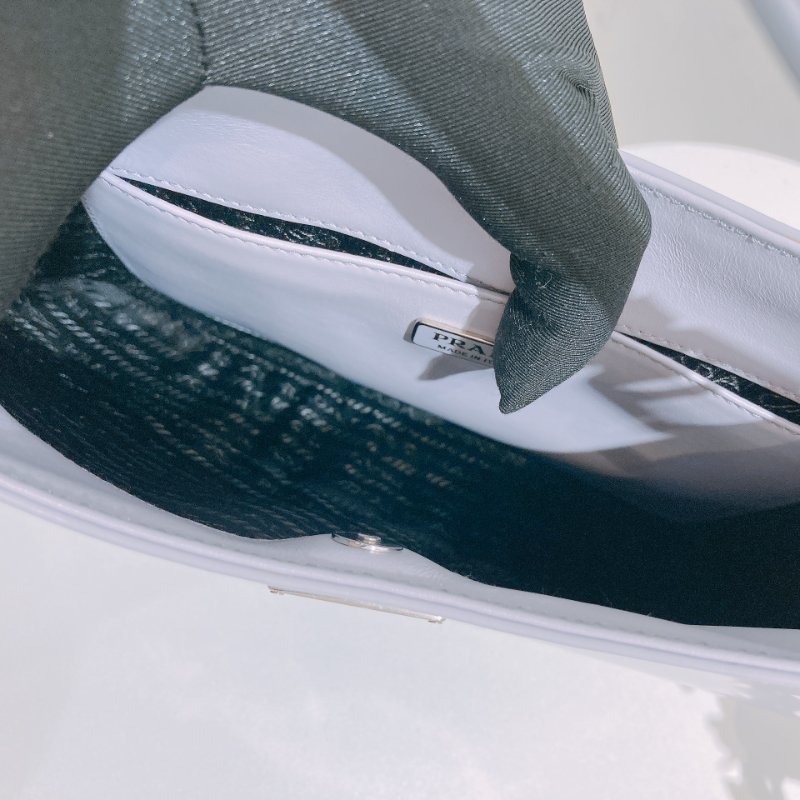 TW4731 普拉達光滑牛皮液下包包 Prada Cleo Brushed Leather Bag-16