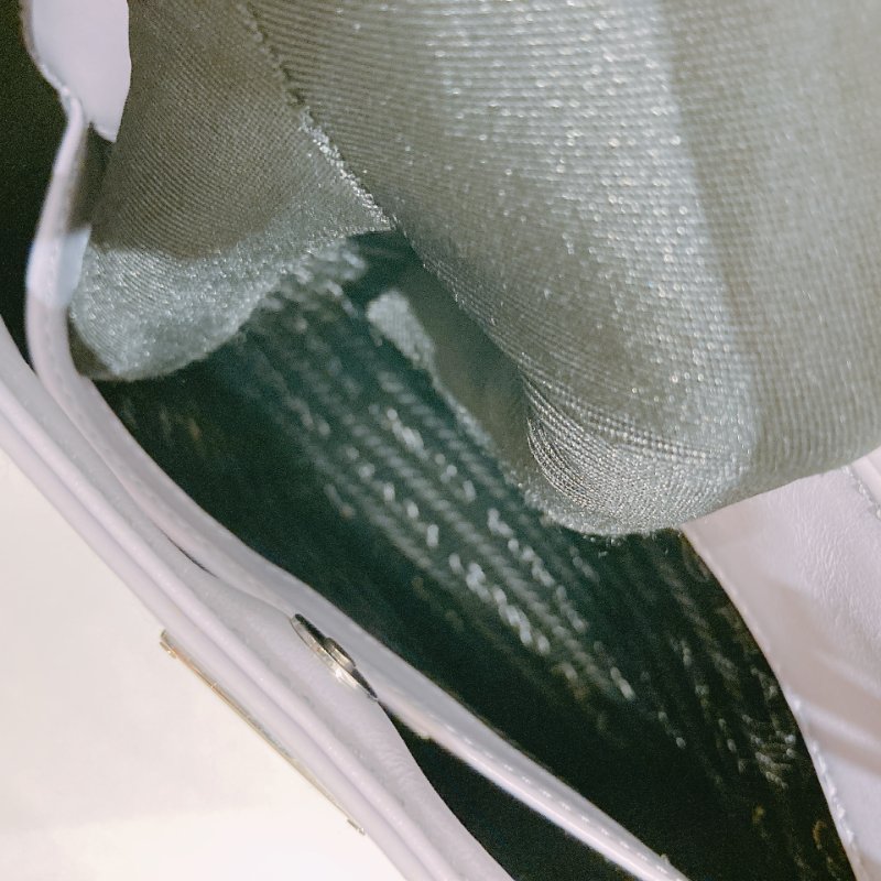 TW4731 普拉達光滑牛皮液下包包 Prada Cleo Brushed Leather Bag-17