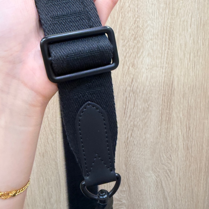 LV 黑牛皮壓紋Keepall 25黑釦手提斜背包M20900-19