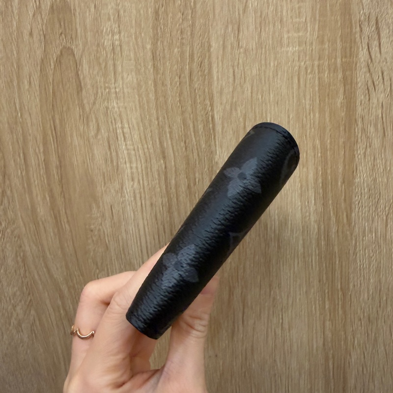 LV 黑灰原花Multiple對開5卡短夾M61695-2