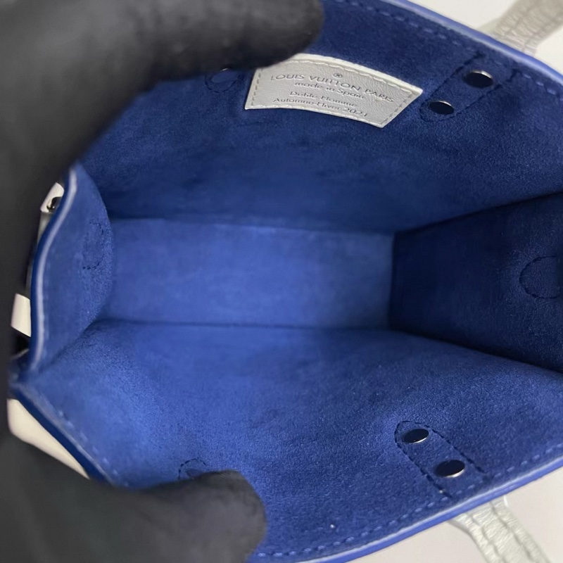 LV路易威登Sac Plat XS蓝色牛皮秀款琴谱包 芯片-7