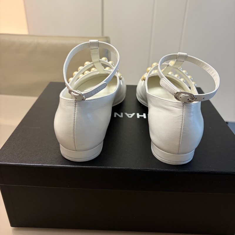 Chanel 白色鑲珍珠矮跟鞋-2