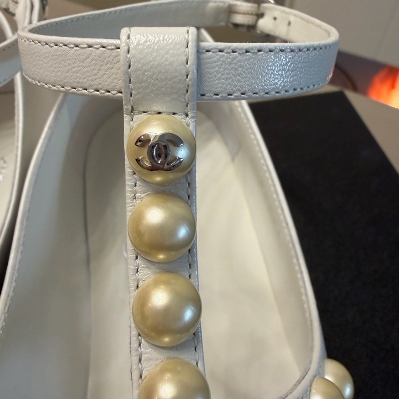 Chanel 白色鑲珍珠矮跟鞋-3