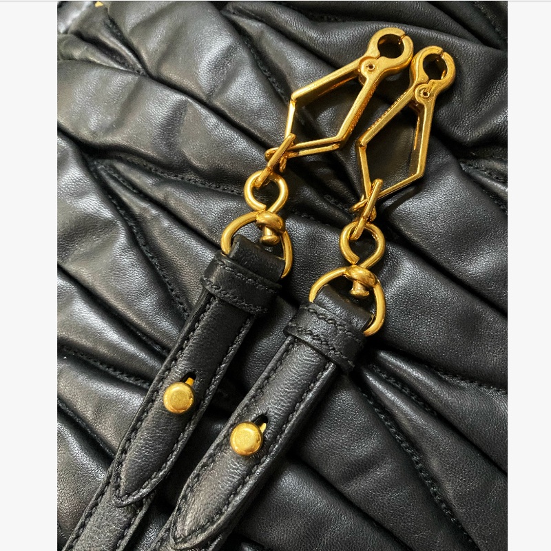 Miumiu黑金包 機車包 托特包 購物包 斜背包 手提 三用包-30