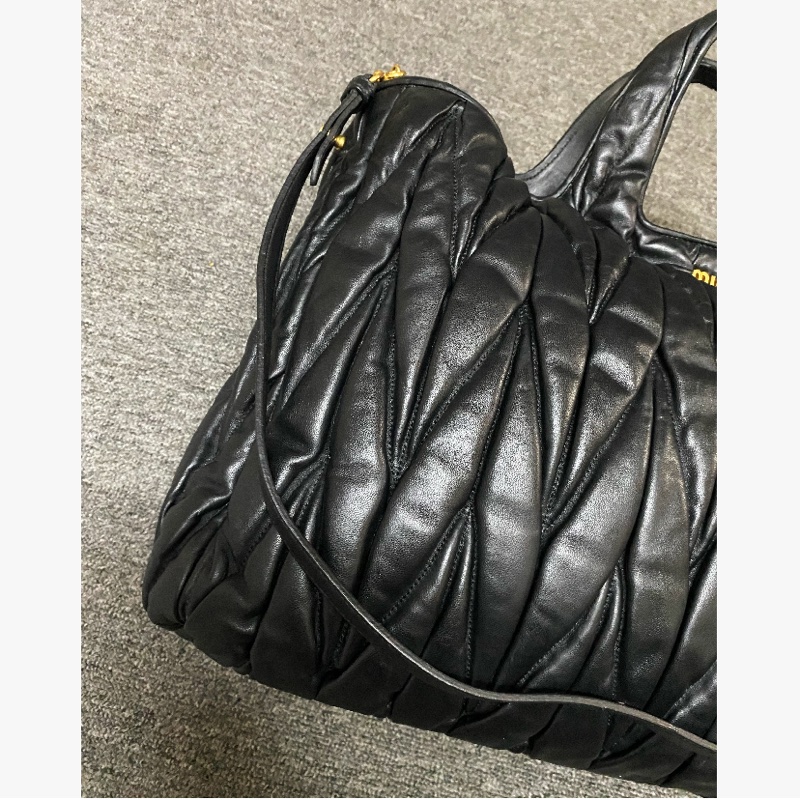Miumiu matelasse tote 黑色皮革絎縫皺摺托特包 斜背包 手提 三用包（有感降價-9